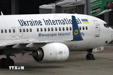 Một máy bay Boeing 737-800 của Hãng hàng không quốc tế Ukraine. (Ảnh: AFP/TTXVN)
