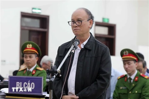 Bị cáo Trần Văn Minh (nguyên Chủ tịch UBND thành phố Đà Nẵng, giai đoạn từ năm 2006-2011) nói lời sau cùng trước khi tòa tuyên án. (Ảnh: Doãn Tấn/TTXVN)