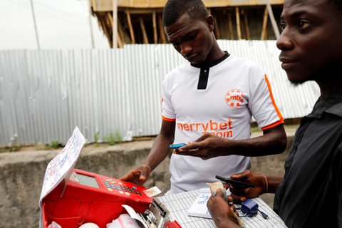 Dịch vụ tài chính được số hóa giúp tạo ra nhiều cơ hội hơn cho giới trẻ. Ảnh minh họa. (Nguồn: theafricareport.com)