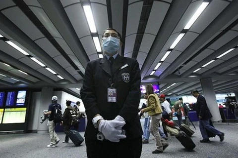 Sân bay Hong Kong kiểm tra sức khỏe những hành khách đến từ Vũ Hán. (Nguồn: Getty Images)