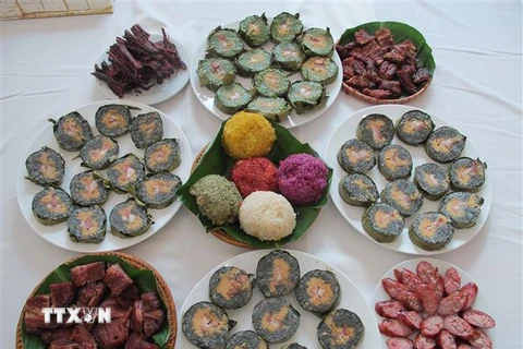 Những món ngon đặc sắc của đồng bào Thái vùng Mường Lò dịp Tết.( Ảnh: Việt Dũng/TTXVN)