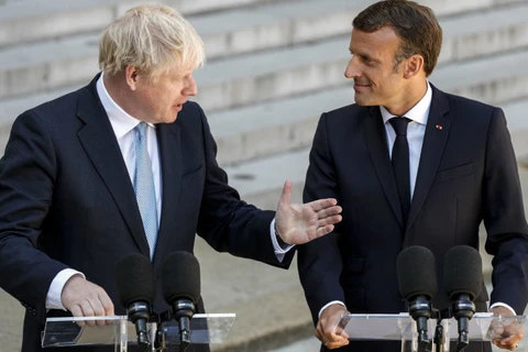 Thủ tướng Anh Boris Johnson (trái) và Tổng thống Pháp Emmanuel Macron. (Nguồn: AFP)