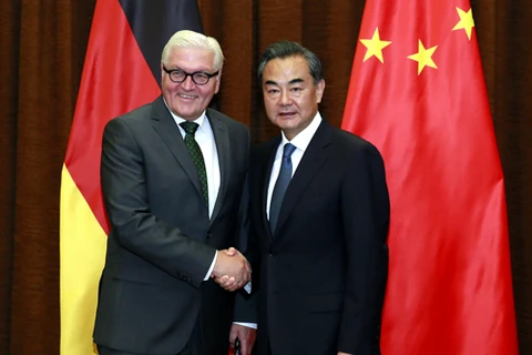 Tổng thống Đức Frank-Walter Steinmeier và Ngoại trưởng Trung Quốc Vương Nghị. (Nguồn: china-embassy.org)