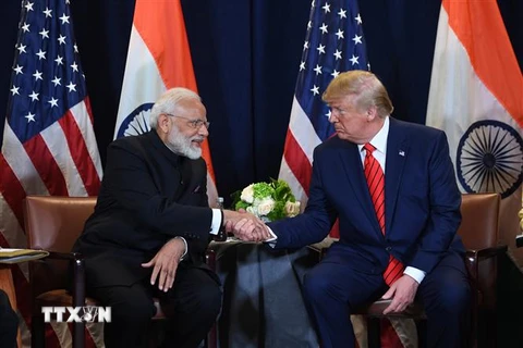 Tổng thống Mỹ Donald Trump (phải) và Thủ tướng Ấn Độ Narendra Modi trong cuộc gặp tại New York, Mỹ, ngày 24/9/2019. (Ảnh: AFP/TTXVN)