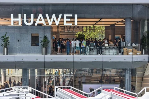 Một cửa hàng của Huawei ở Thâm Quyến, tỉnh Quảng Đông, Trung Quốc. (Ảnh: AFP/TTXVN)