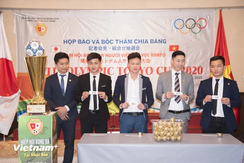 Các đội bóng tham dự Đại hội bóng đá của cộng đồng người Việt tại Nhật Bản bốc thăm chia bảng. (Ảnh: Thành Hữu/Vietnam+)