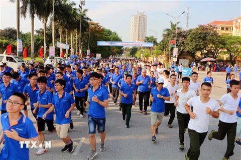 Cán bộ, chiến sỹ và người dân hưởng ứng Ngày chạy Olympic vì sức khỏe toàn dân tỉnh Hà Nam năm 2019. (Ảnh: Đại Nghĩa/TTXVN)