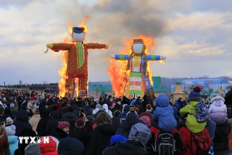 Ngày kết thúc kỳ lễ hội Maslenitsa được tổ chức tưng bừng trên khắp nước Nga, không phân biệt thành thị hay thôn quê. (Ảnh: Trần Hiếu/TTXVN)