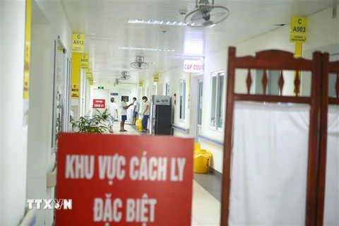 Khu cách ly các trường hợp âm tính, nghi nhiễm tại bệnh viện Thanh Nhàn (Hà Nội). (Ảnh: Minh Quyết/TTXVN)