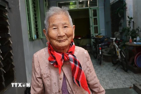Mẹ Việt Nam anh hùng Lê Thị Chi, người đã ủng hộ tiền cho công tác phòng, chống dịch COVID-19. (Ảnh: Văn Dũng/TTXVN) 