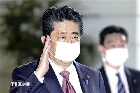 Thủ tướng Nhật Bản Shinzo Abe tham dự cuộc họp nội các ở Tokyo, Nhật Bản. (Ảnh: Kyodo/TTXVN)