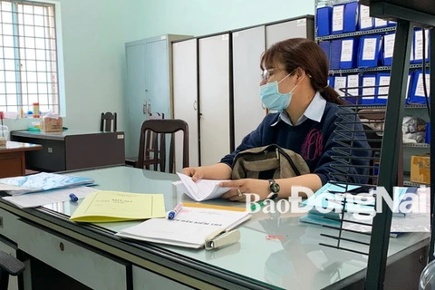 Bà Loan tại buổi làm việc với Thanh tra Sở Y tế. (Nguồn: Báo Đồng Nai)