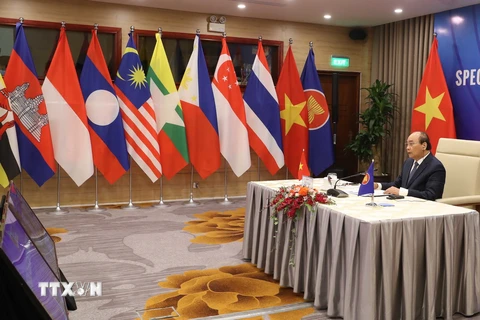 Thủ tướng Nguyễn Xuân Phúc, Chủ tịch ASEAN 2020 phát biểu khai mạc Hội nghị Cấp cao đặc biệt ASEAN về ứng phó dịch bệnh COVID-19. (Ảnh: Thống Nhất/TTXVN)