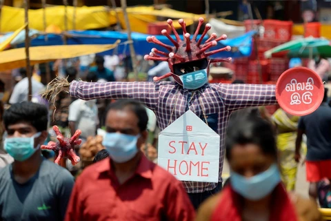 Người dân đeo khẩu trang để phòng chống dịch COVID-19 tại Channai, Ấn Độ. (Nguồn: AFP)