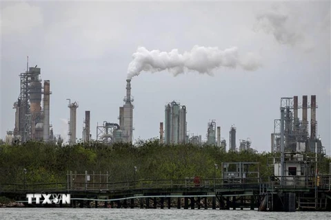 Một nhà máy lọc dầu ở gần Corpus Christi, bang Texas, Mỹ. (Ảnh: AFP/TTXVN) 