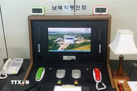 Đường dây nóng liên Triều được lắp đặt tại Khu vực An ninh chung trong làng đình chiến Panmunjom, Triều Tiên. (Ảnh: EPA/TTXVN)