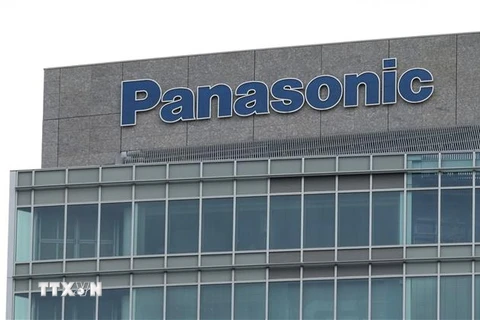 Biểu tượng Panasonic tại trụ sở ở Tokyo, Nhật Bản. (Ảnh: AFP/TTXVN)