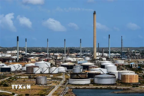 Nhà máy lọc dầu Isla ở Curacao, Venezuela. (Ảnh: AFP/TTXVN)