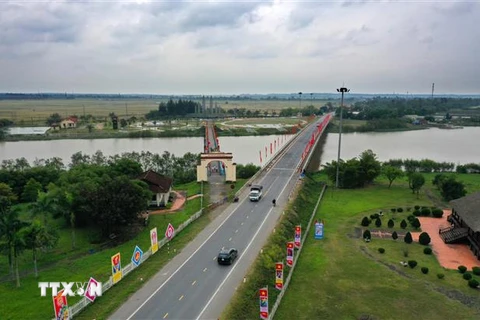Cụm Di tích lịch sử Quốc gia đặc biệt Ðôi bờ Hiền Lương-Bến Hải (nhìn từ hướng Bắc-Nam). (Ảnh: Hồ Cầu/TTXVN)