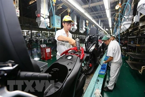 Dây chuyền lắp ráp xe máy tại Công ty Honda Việt Nam tại Vĩnh Phúc. (Ảnh: Danh Lam/TTXVN)