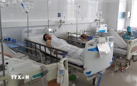 Các bệnh nhân đang được điều trị tại Bệnh viện Đa khoa Đà Nẵng. (Ảnh: TTXVN phát)