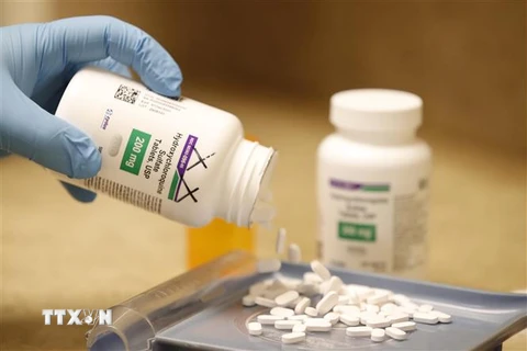 Thuốc Hydroxychloroquine được giới thiệu tại công ty dược phẩm Rock Canyon ở Provo, Utah, Mỹ, ngày 20/5. (Ảnh: AFP/TTXVN)