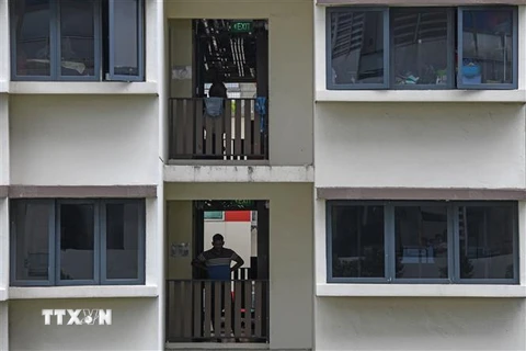 Một khu nhà ở của người lao động nước ngoài tại Singapore. (Ảnh: AFP/TTXVN)