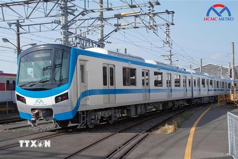 Đoàn tàu đầu tiên của tuyến metro Bến Thành-Suối Tiên được các chuyên gia, kỹ sư của nhà thầu Hitachi thực hiện các công đoạn kiểm tra kỹ thuật lần cuối cùng tại Nhật Bản. (Ảnh: MAUR/TTXVN phát)