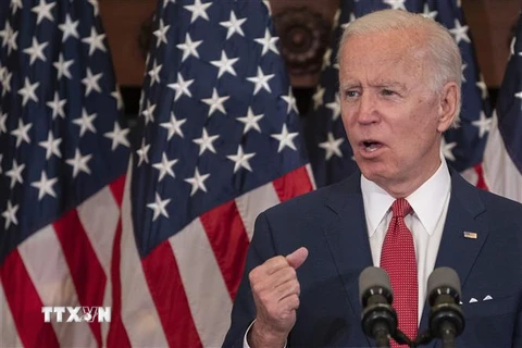 Ứng viên tranh cử Tổng thống Mỹ của đảng Dân chủ, cựu Phó Tổng thống Joe Biden phát biểu tại Tòa thị chính Philadelphia, Pennsylvania ngày 2/6. (Ảnh: AFP/TTXVN)