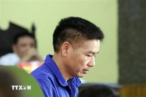 Bị cáo Trần Xuân Yến (nguyên Phó Giám đốc Sở Giáo dục và Đào tạo tỉnh Sơn La) tại phiên tòa ngày 24/5. (Ảnh: Hữu Quyết/TTXVN)
