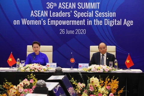 Thủ tướng Nguyễn Xuân Phúc, Chủ tịch ASEAN 2020 và Chủ tịch Quốc hội Nguyễn Thị Kim Ngân, Chủ tịch AIPA 41 dự Phiên họp đặc biệt của các nhà Lãnh đạo ASEAN tại Hội nghị Cấp cao ASEAN 36 về tăng quyền năng phụ nữ trong thời đại số. (Ảnh: TTXVN)