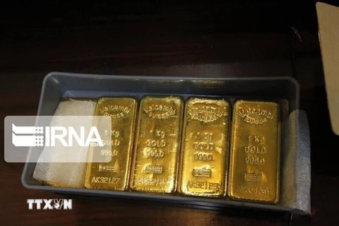 Vàng được bày bán tại Tehran, Iran. (Ảnh: IRNA/TTXVN)