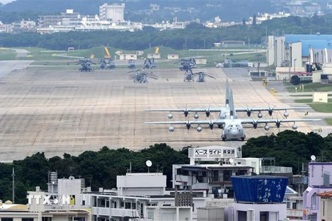 Căn cứ không quân Futenma của Lực lượng Lính thủy đánh bộ Mỹ tại Ginowan, tỉnh Okinawa, Nhật Bản. (Ảnh: AFP/TTXVN)