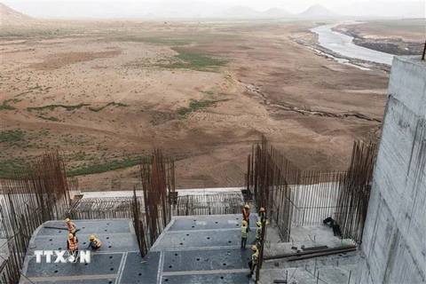 Toàn cảnh công trình xây dựng đập thủy điện Đại Phục Hưng ở gần Guba, Ethiopia. (Ảnh: AFP/TTXVN)