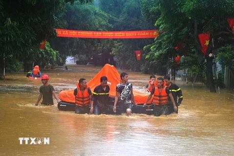 Mưa lớn gây ngập úng cục bộ một số địa phương của tỉnh Hà Giang, khiến ít nhất 5 người chết, 2 người bị thương, đồng thời gây thiệt hại nặng nề về tài sản, hoa màu, nhiều công trình bị nhấn chìm trong nước. (Ảnh: Kim Tiến/TTXVN phát)