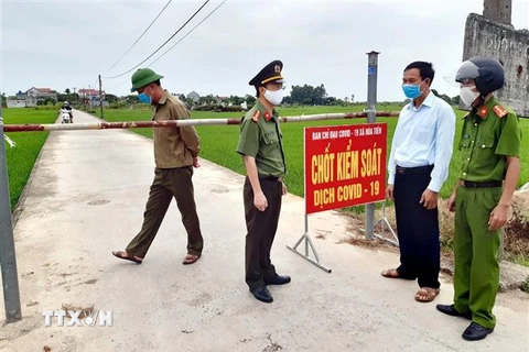 Ngày 1/8, thôn Bùi, xã Hòa Tiến, huyện Hưng Hà, tỉnh Thái Bình được phong tỏa để phòng chống dịch. (Ảnh: Thế Duyệt/TTXVN)