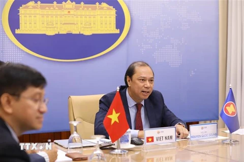 Thứ trưởng Bộ Ngoại giao Nguyễn Quốc Dũng, Trưởng SOM ASEAN phát biểu. (Ảnh: Văn Điệp/TTXVN)