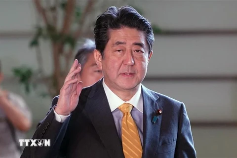 Thủ tướng Nhật Bản Shinzo Abe phát biểu trong một cuộc họp báo tại Tokyo. (Ảnh: AFP/TTXVN)