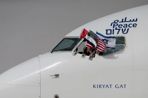 Chuyến bay chính thức đầu tiên của Israel tới UAE cất cánh từ Tel Aviv. (Nguồn: Reuters)