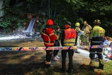 Lực lượng phản ứng khẩn cấp tại hiện trường vụ ngộ độc ở boongke, thủ đô Oslo, Na Uy. (Nguồn: Reuters)