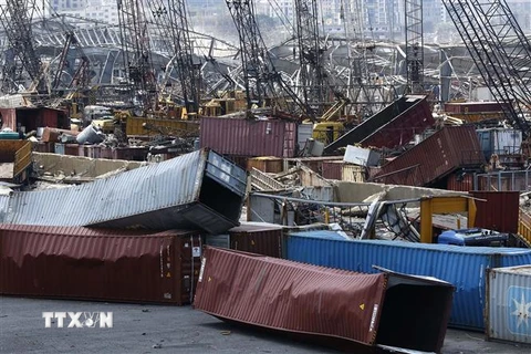 Cảnh đổ nát sau vụ nổ kinh hoàng ở kho cảng thủ đô Beirut, Liban. (Ảnh: THX/TTXVN)
