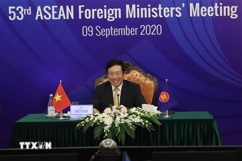 Phó Thủ tướng, Bộ trưởng Bộ Ngoại giao Phạm Bình Minh chủ trì họp Hội đồng Điều phối ASEAN lần thứ 27. (Ảnh: Lâm Khánh/TTXVN)
