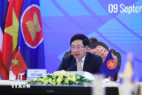 Phó Thủ tướng, Bộ trưởng Bộ Ngoại giao Phạm Bình Minh phát biểu tại Hội nghị Bộ trưởng Ngoại giao ASEAN-Trung Quốc. (Ảnh: Lâm Khánh/TTXVN)