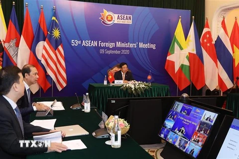 Phó Thủ tướng, Bộ trưởng Bộ Ngoại giao Phạm Bình Minh chủ trì Hội nghị Bộ trưởng Ngoại giao ASEAN lần thứ 53. (Ảnh: Lâm Khánh/TTXVN)