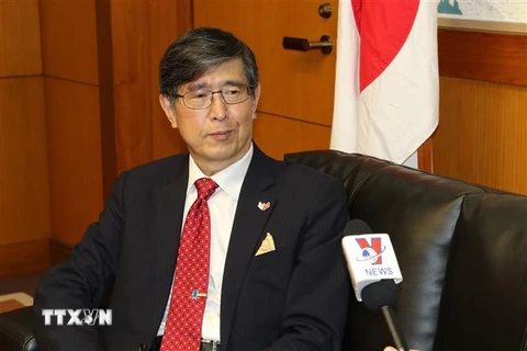 Đại sứ, Trưởng Phái đoàn Đại diện Nhật Bản tại ASEAN Chiba Akira trả lời phỏng vấn phóng viên TTXVN. (Ảnh: Hữu Chiến/TTXVN)
