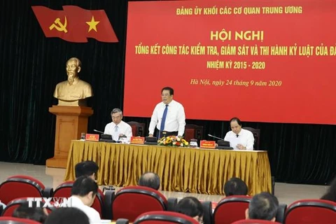 Bí thư Đảng ủy Khối các cơ quan Trung ương Sơn Minh Thắng chủ trì hội nghị. (Ảnh: Văn Điệp/TTXVN)