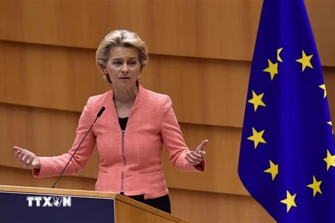 Chủ tịch Ủy ban châu Âu (EC) Ursula von der Leyen trình bày Thông điệp liên minh tại phiên họp Nghị viện châu Âu ở Brussels, Bỉ, ngày 16/9. (Ảnh: AFP/TTXVN)