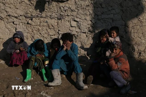 Trẻ em tại một trại tị nạn ở Kabul, Afghanistan. (Ảnh: THX/TTXVN)
