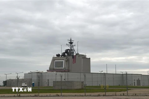 Hệ thống phòng thủ tên lửa trên bộ Aegis Ashore do Mỹ thiết kế được lắp đặt ại căn cứ quân sự ở Deveselu, Romania. (Ảnh: AFP/TTXVN)