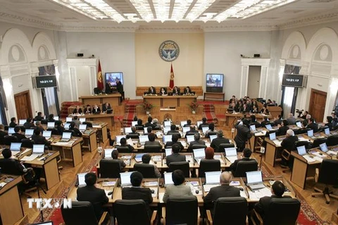 Toàn cảnh một phiên họp Quốc hội Kyrgyzstan ở thủ đô Bishkek. (Ảnh: AFP/TTXVN)